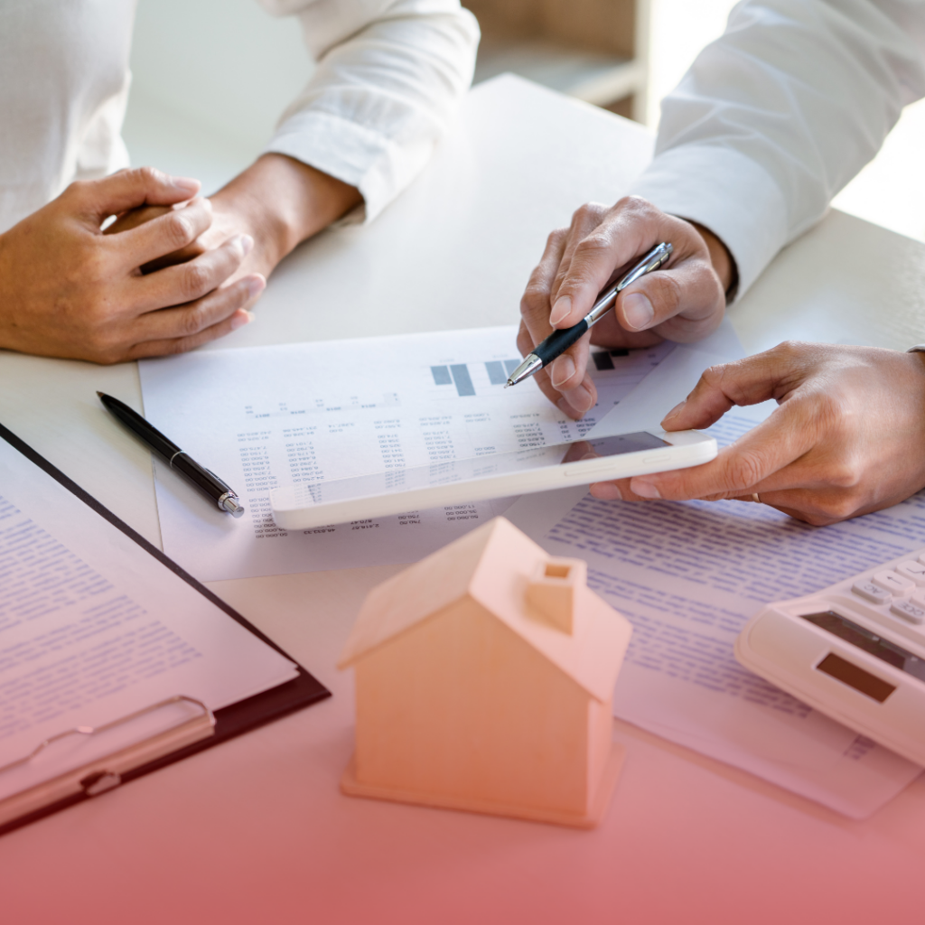 Adjudicação Compulsória ou Usucapião: Qual o Melhor Caminho para Regularizar Meu Imóvel?
